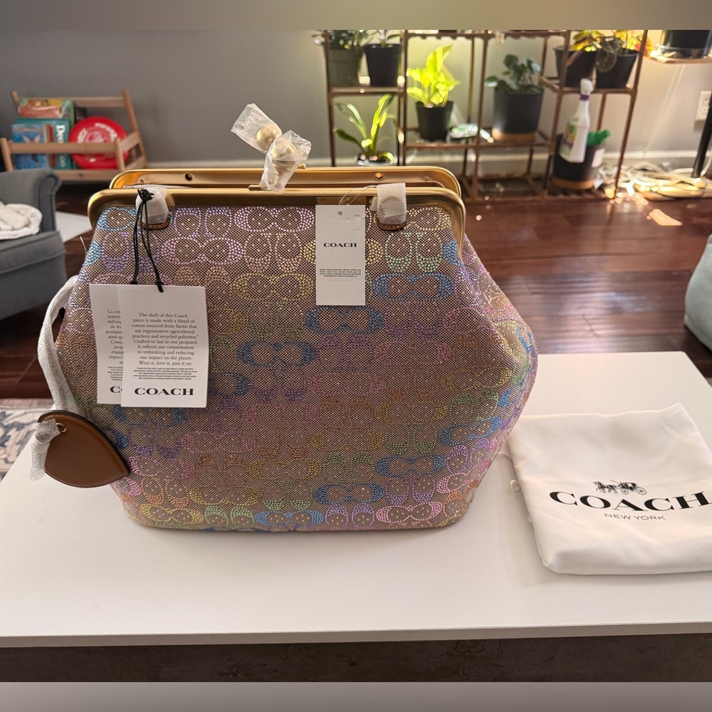 Coach Rainbow Kisslock large - never used  Signature Frame Satchel